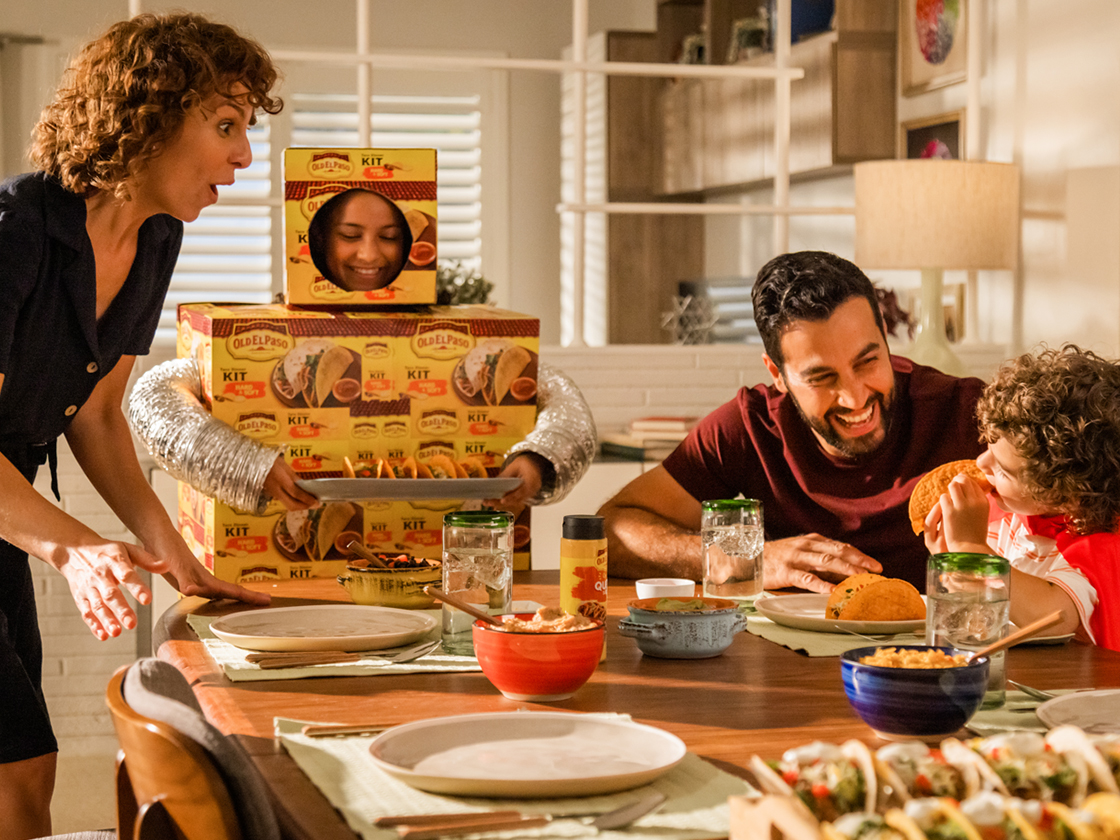 Family at the table eating tacos